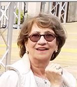 Immagine che contiene persona, Viso umano, sorriso, occhiale

Il contenuto generato dall'IA potrebbe non essere corretto.