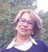 Immagine che contiene persona, vestiti, Viso umano, albero

Il contenuto generato dall'IA potrebbe non essere corretto.